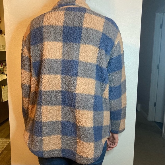 Koolaburra by Ugg Blue and Tan Oversized Teddy Shacket Size Medium - Picture 3 of 8